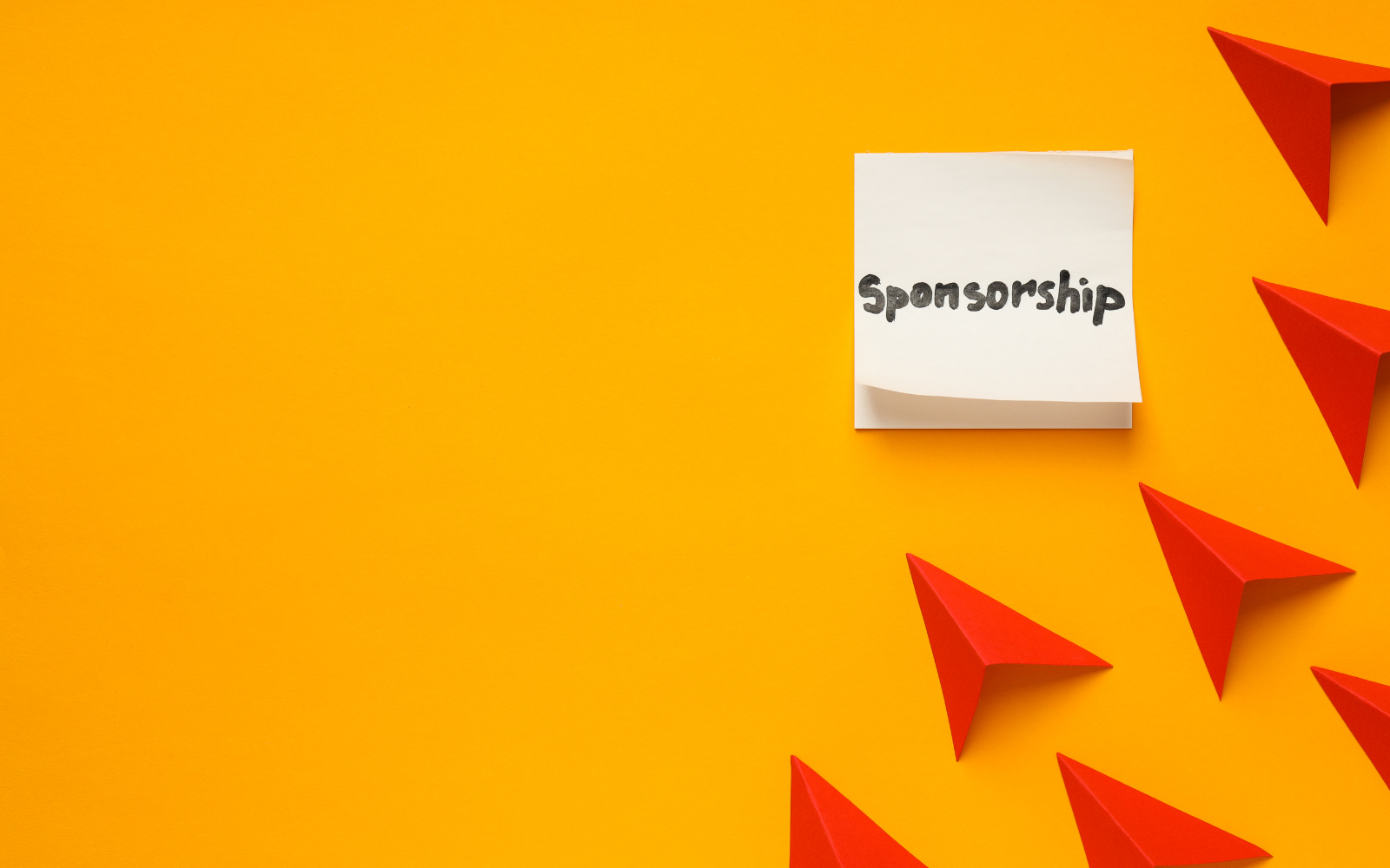 Nhận tài trợ từ nhãn hàng (Brand Sponsorship)